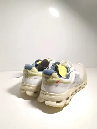 Zapatillas On Cloudvista Correr Blancas/Amarillas