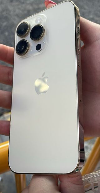 Iphone 14 pro dorado