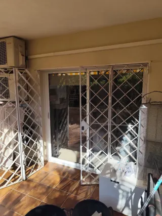 Reja de seguridad para ventanal