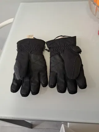 Guantes de hombre negros y rojos