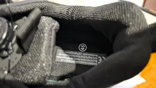 Zapatos de seguridad negros y turquesa