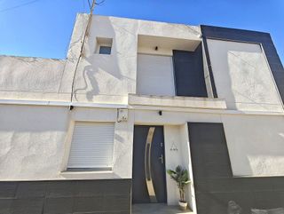 Casa adosada en venta en Barrio de Peral en Cartagena