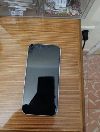 iPhone 14 Plus Lila. Salud de bateria 93