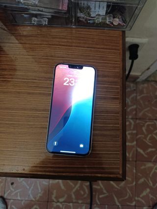 iPhone 14 Plus Lila. Salud de bateria 93