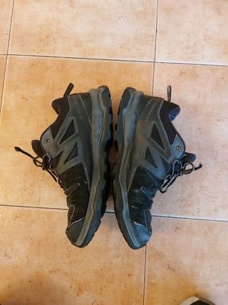 Bambas Salomon Negras 44.goretex.suela con desgast