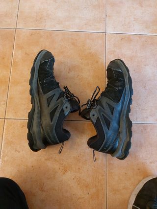 Bambas Salomon Negras 44.goretex.suela con desgast