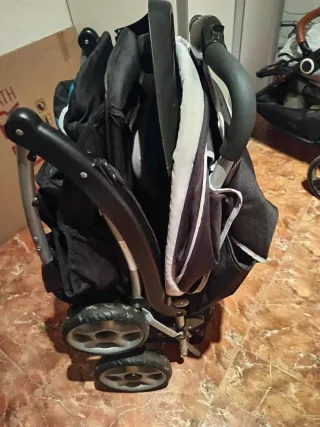 Carro gemelar plegable y con protector de lluvia