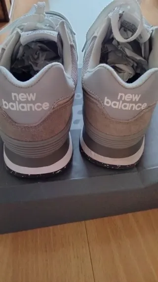 Deportivas New Balance grises y beige