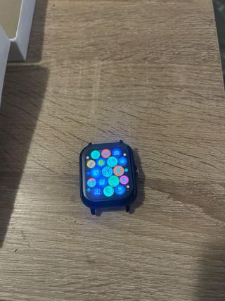 Reloj inteligente negro y azul