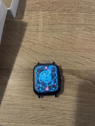 Reloj inteligente negro y azul