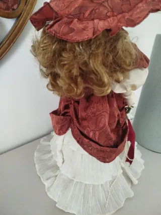 Muñeca de Porcelana Vestido Rojo
