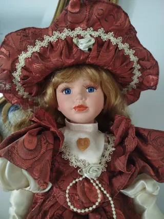 Muñeca de Porcelana Vestido Rojo