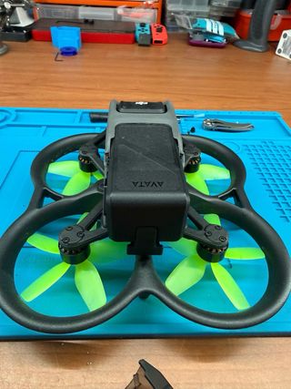 DJI Avata Drone con extras.