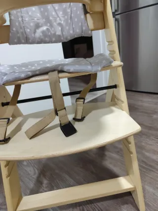 Trona de bebé de madera