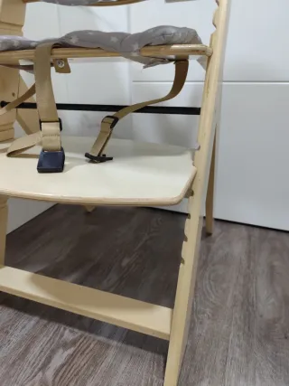 Trona de bebé de madera