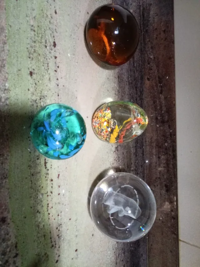 4 sottobicchieri in cristallo a forma di sfera da 9 e 8 cm