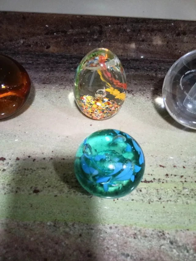 4 sottobicchieri in cristallo a forma di sfera da 9 e 8 cm