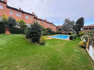 Casa adosada en alquiler en L'Eixample en Sant Cugat del Vallès