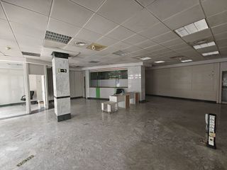 Local comercial en alquiler en Carlos Haya en Málaga