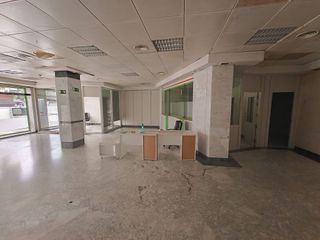 Local comercial en alquiler en Carlos Haya en Málaga