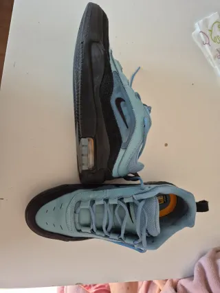 Deportivas Nike Azules y Negras