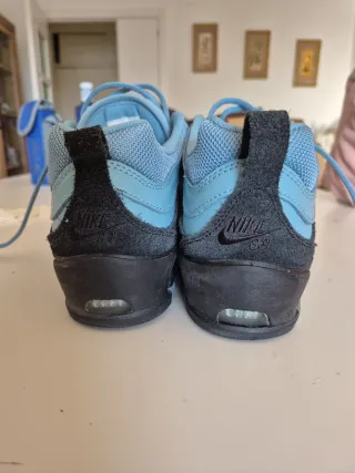 Deportivas Nike Azules y Negras