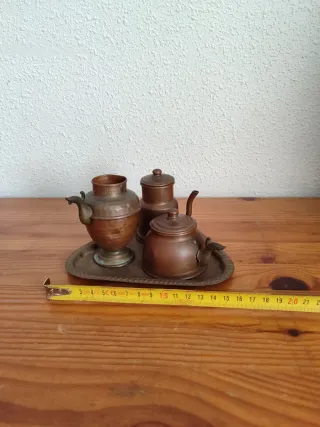 Set di 3 teiere e vassoio in rame