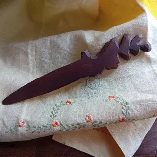 Tagliacarte Vtg legno intagliato Foresta Nera