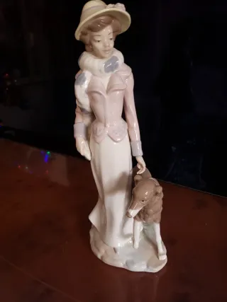 Figura de porcelana Nadal mujer y perro