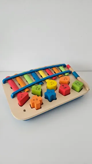 Xilófono de madera con formas musicales