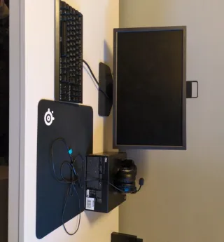 Monitor, Tastiera, Tappetino e Cuffie Gaming