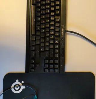 Monitor, Tastiera, Tappetino e Cuffie Gaming