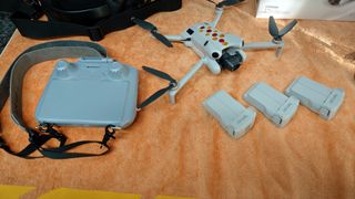 Dron DJI Mini 4 Pro + Accesorios ¡¡ INMEJORABLE !!