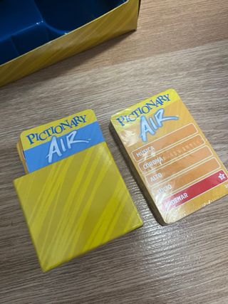 Pictionary Air caja con uso pero juego perfecto