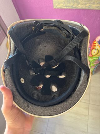 Casco Desigual con diseño graffiti