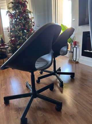 Sillas de confidente negras y grises