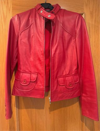 Chaqueta de piel roja Mango Talla S