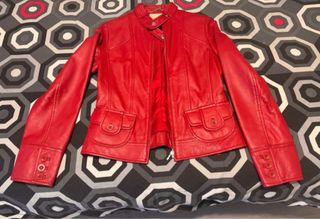 Chaqueta de piel roja Mango Talla S