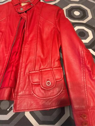 Chaqueta de piel roja Mango Talla S