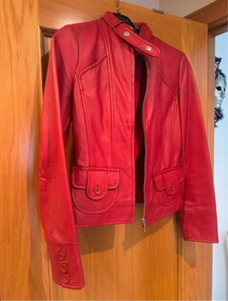 Chaqueta de piel roja Mango Talla S