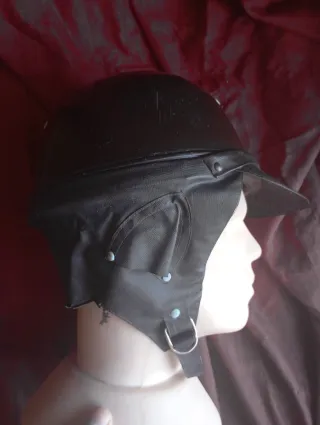 Casco de motorista antiguo en buen estado