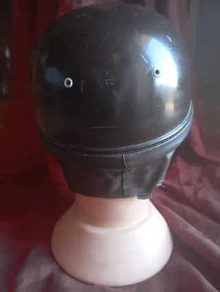 Casco de motorista antiguo en buen estado