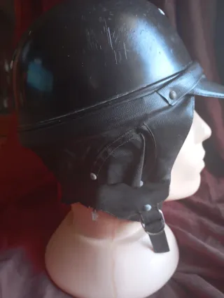 Casco de motorista antiguo en buen estado