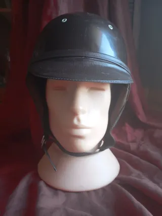 Casco de motorista antiguo en buen estado