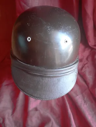 Casco de motorista antiguo en buen estado