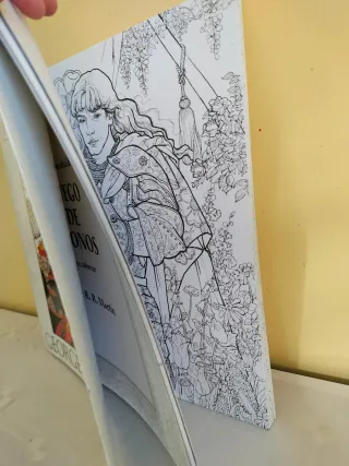 El libro oficial de Juego de Tronos para colorear