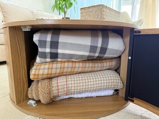 Mesa de centro de madera con almacenamiento