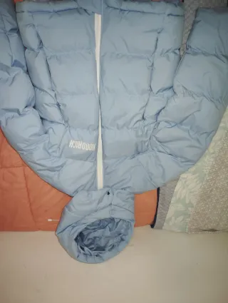 Vendo chaqueta Hoodrich celeste del JD, como nuevo