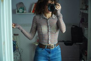 Blusa semi transparente estampada retro