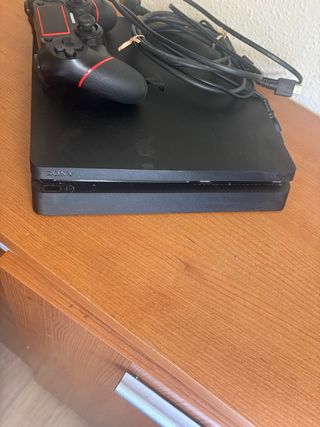 PS4 (PlayStation 4) Negra + Mando